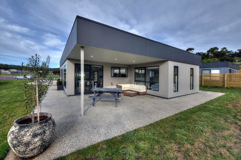 The Pines 1 - Accommodation Guide 2