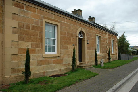 The Red Feather Inn - Accommodation Guide 1