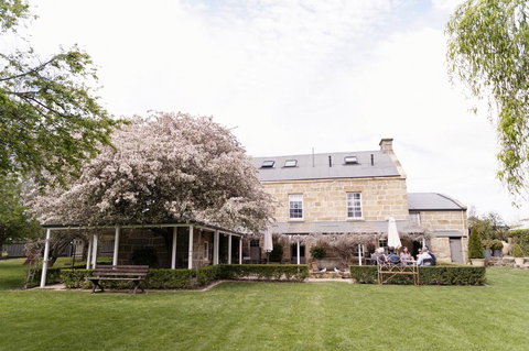The Red Feather Inn - Accommodation Guide 2