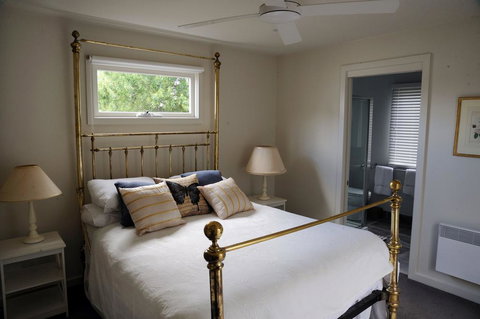 The Red Feather Inn - Accommodation Guide 0