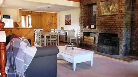 The Retreat On Matthew - Accommodation Asia 0