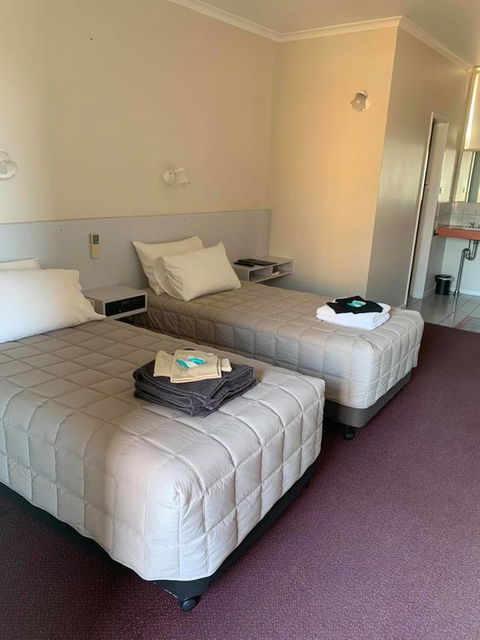 The Royal Motel - Accommodation Asia 1