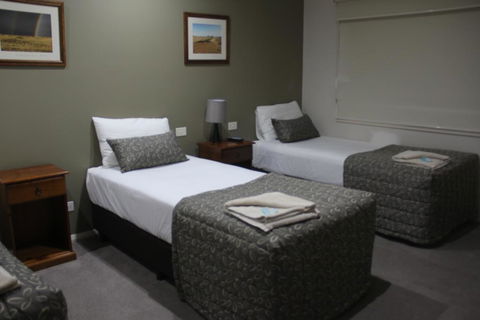 The Saltbush Motor Inn - Accommodation Asia 3