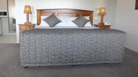 The Saltbush Motor Inn - Accommodation Asia 0