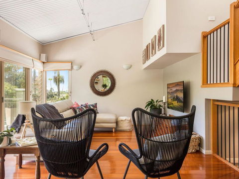 The Stanwell Beach Glass House - Beach & Pool - Accommodation Guide 1