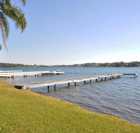 The Studio on the Lake  Fishing Point Lake Macquarie - honestly put the line in and catch fish - Accommodation Asia