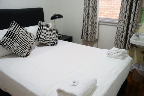 The Tamworth Hotel - Accommodation Guide 2
