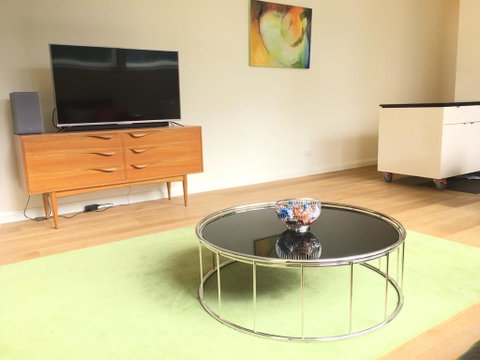 The Walkup: Luxury Central 3BD Apartment+Gym+Pool - Accommodation Guide 2