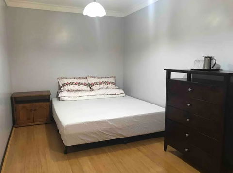 Thomastown Antique House En-suite Room - Accommodation Guide 0