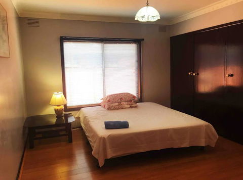 Thomastown Antique House Room 1 - Accommodation Guide 0