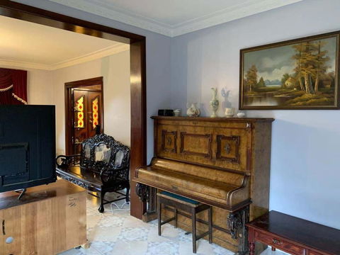 Thomastown Antique House Room 3 - Accommodation Guide 2