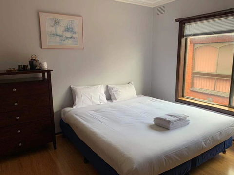 Thomastown Antique House Room 4 - Accommodation Guide 0