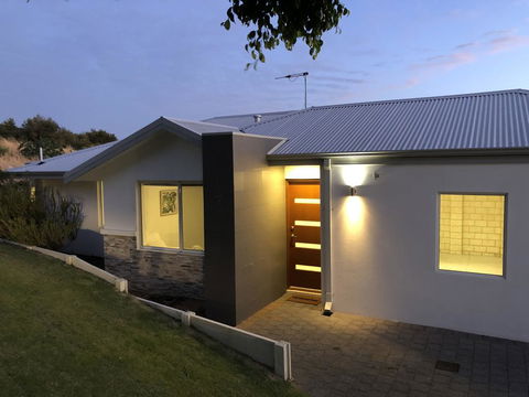 Three Bedroom, Two Bathroom Family Home - Accommodation Asia 0
