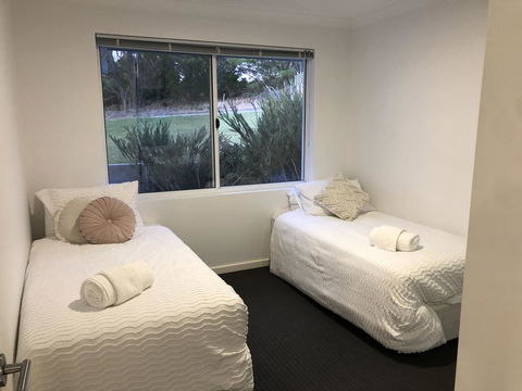 Three Bedroom, Two Bathroom Family Home - Accommodation Asia 3