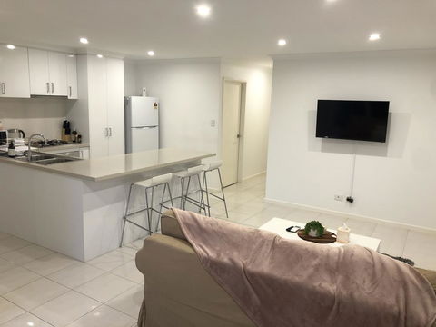 Three Bedroom, Two Bathroom Family Home - Accommodation Asia 1