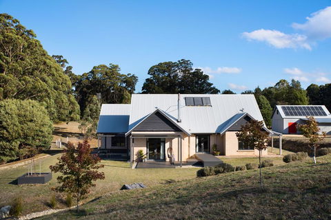 Three Paddocks - Accommodation Guide 1