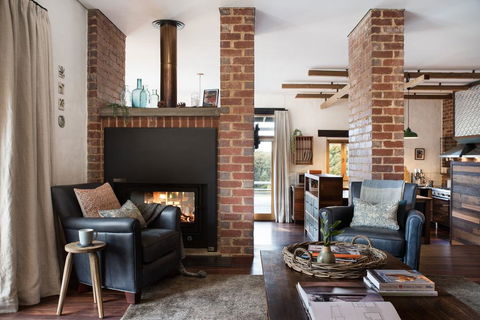 Three Paddocks - Accommodation Guide 0