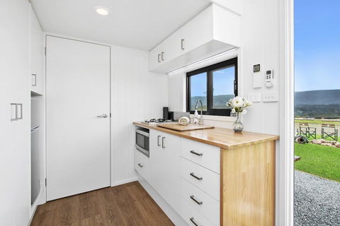 TINY HOME......BIG Views - Accommodation Asia 3