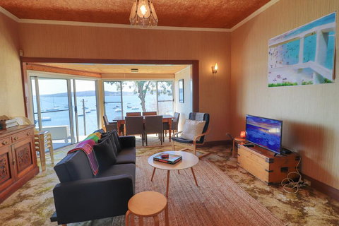 Tommy's Lakehouse - Accommodation Asia 2