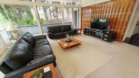 Toorak Luxury Living - Accommodation Guide 3