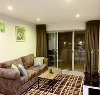 Tranquil Relaxing Forrest Style Apartment - Braddon CBD - Accommodation Asia