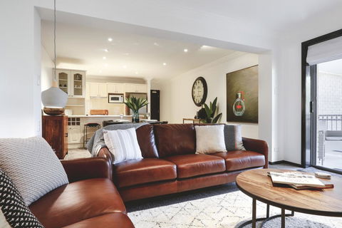 Tre Sorelle Camden - Accommodation Guide 0