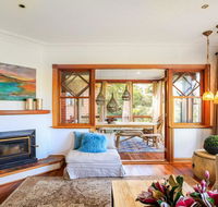 Treetops - elegant inviting designer cedar home - Accommodation Asia