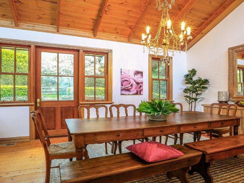Treetops - Elegant, Inviting, Designer, Cedar Home - Accommodation Asia 3