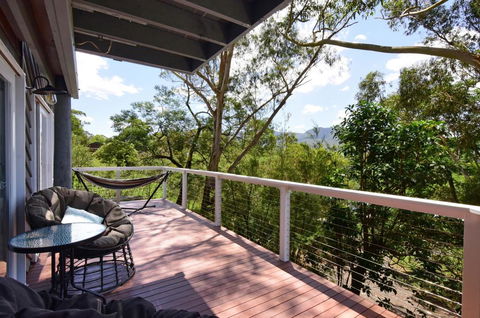 Treetops - Newly Renovated, In The Village! - Accommodation Asia 1