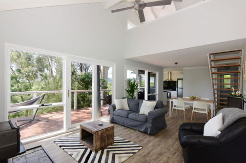 Treetops - Newly Renovated, In The Village! - Accommodation Asia 3
