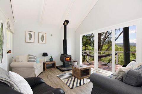 Treetops - Newly Renovated, In The Village! - Accommodation Asia 2