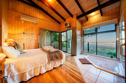 Treetops Seaview Montville - Accommodation Asia 3