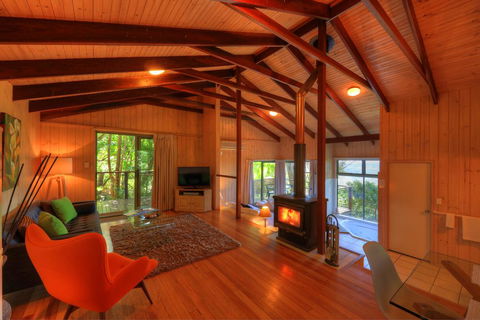 Treetops Seaview Montville - Accommodation Asia 2