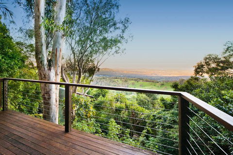 Treetops Seaview Montville - Accommodation Asia 1