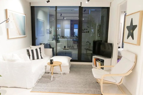 Trendy 1 Bedroom Apartment In The Heart Of Collingwood - Accommodation Asia 0