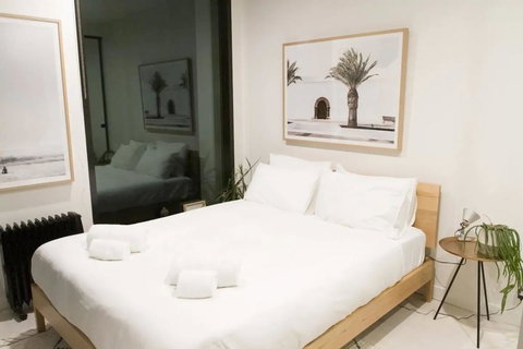 Trendy 1 Bedroom Apartment In The Heart Of Collingwood - Accommodation Asia 2