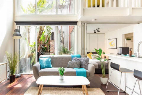 Trendy Loft Near Smith St. With Cosy Courtyard And Parking - Accommodation Asia 0