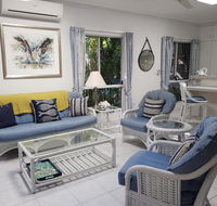 Trinity Beach POOLSIDE Apartment - Accommodation China