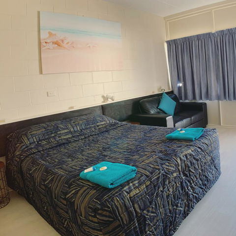 Tropical City Motor Inn - Accommodation Asia 3