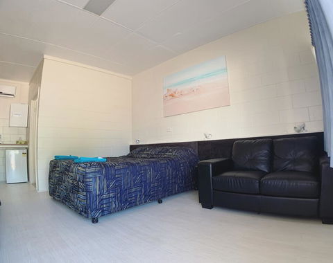 Tropical City Motor Inn - Accommodation Asia 2