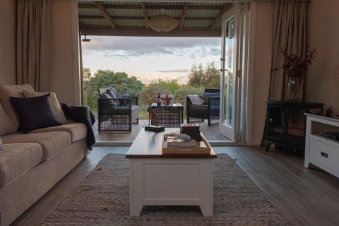 Tully Cottage B&B - Accommodation Asia 0