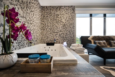 Tully Daylesford - Accommodation Guide 3