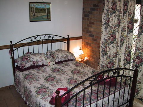 Twilight Grove Farm - Accommodation Guide 0