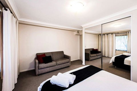 Two Bedroom Apt Next To Perth CBD With Parking. - Accommodation Asia 3