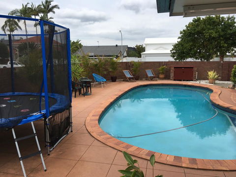 Two Bedroom Guesthouse Bundall - Accommodation Asia 2