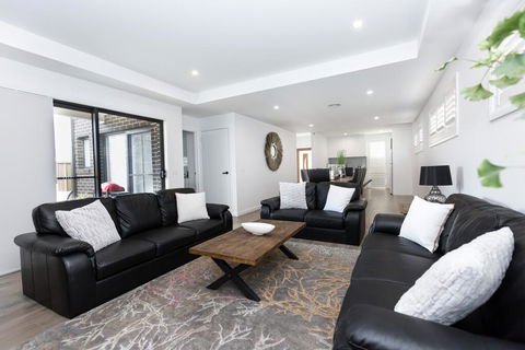 TWO TEN Sleeps 10! Luxury CBD Accommodation - Accommodation Asia 2