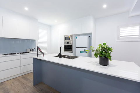 TWO TEN Sleeps 10! Luxury CBD Accommodation - Accommodation Asia 3