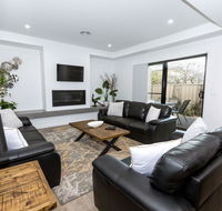 TWO TEN Sleeps 10 Luxury CBD Accommodation - Accommodation Asia