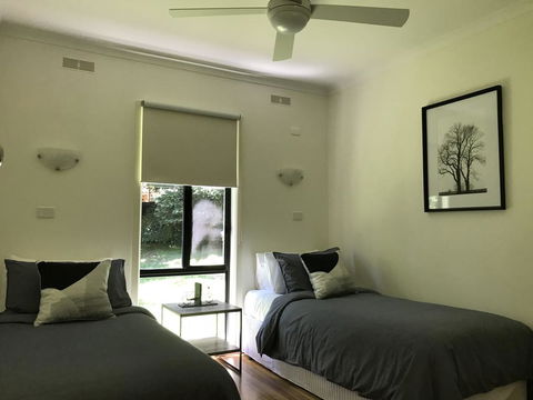 Tyntynder Garden Cottage 4 - Accommodation Guide 1