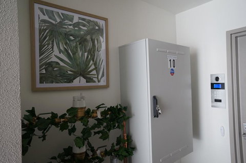 U201 Brunswick Living Brand New Deluxe Balcony Upper Floor Apartment Close To Airport And CBD - Accommodation Asia 2